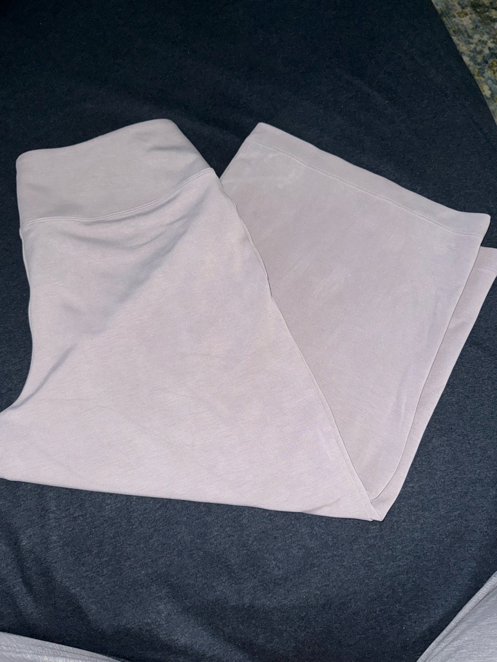 EUC Athleta Seasoft Wide Legged Cropped Gaucho pants Size L